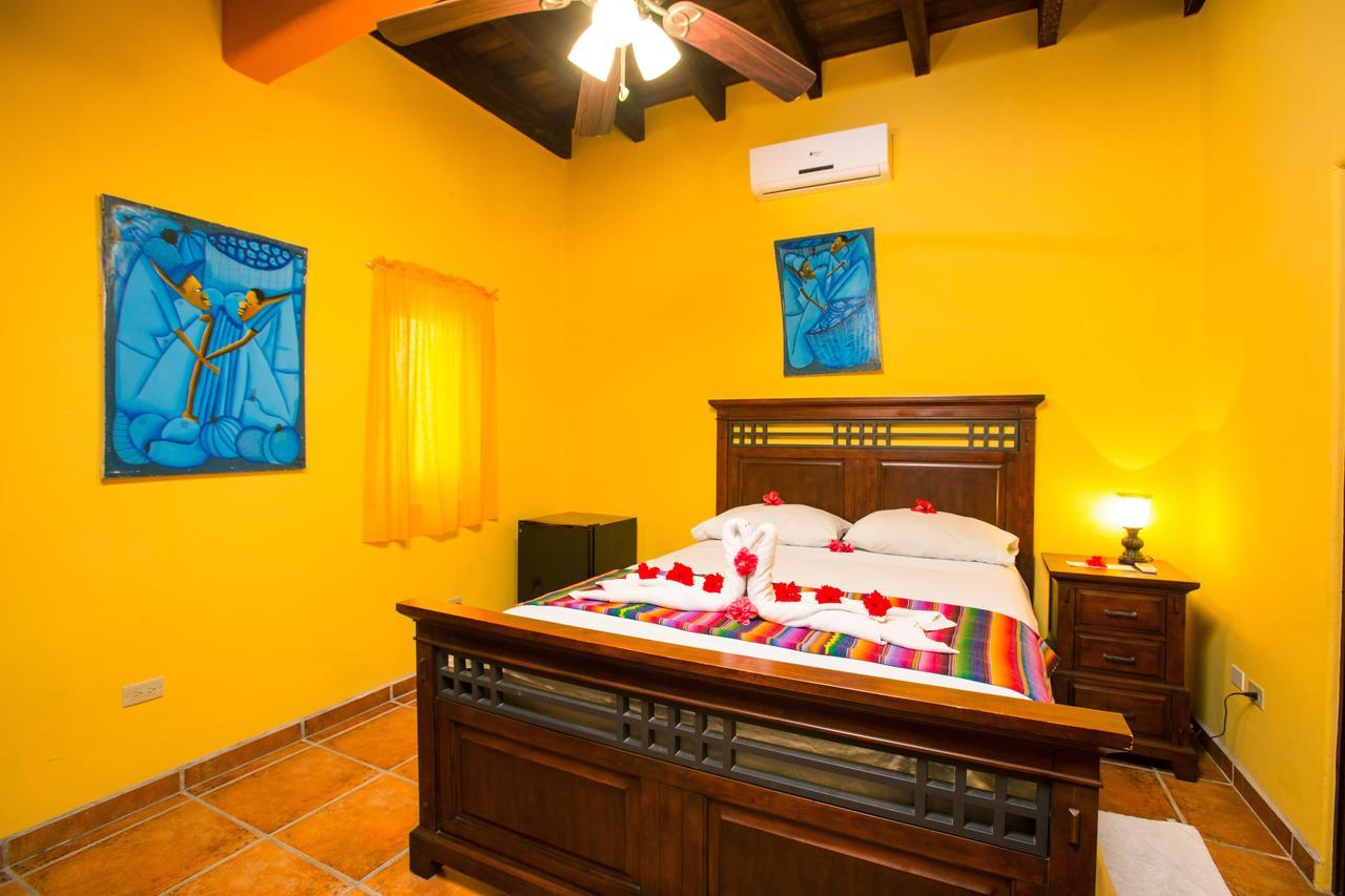 Bananarama Dive & Beach Resort West Bay Exterior foto