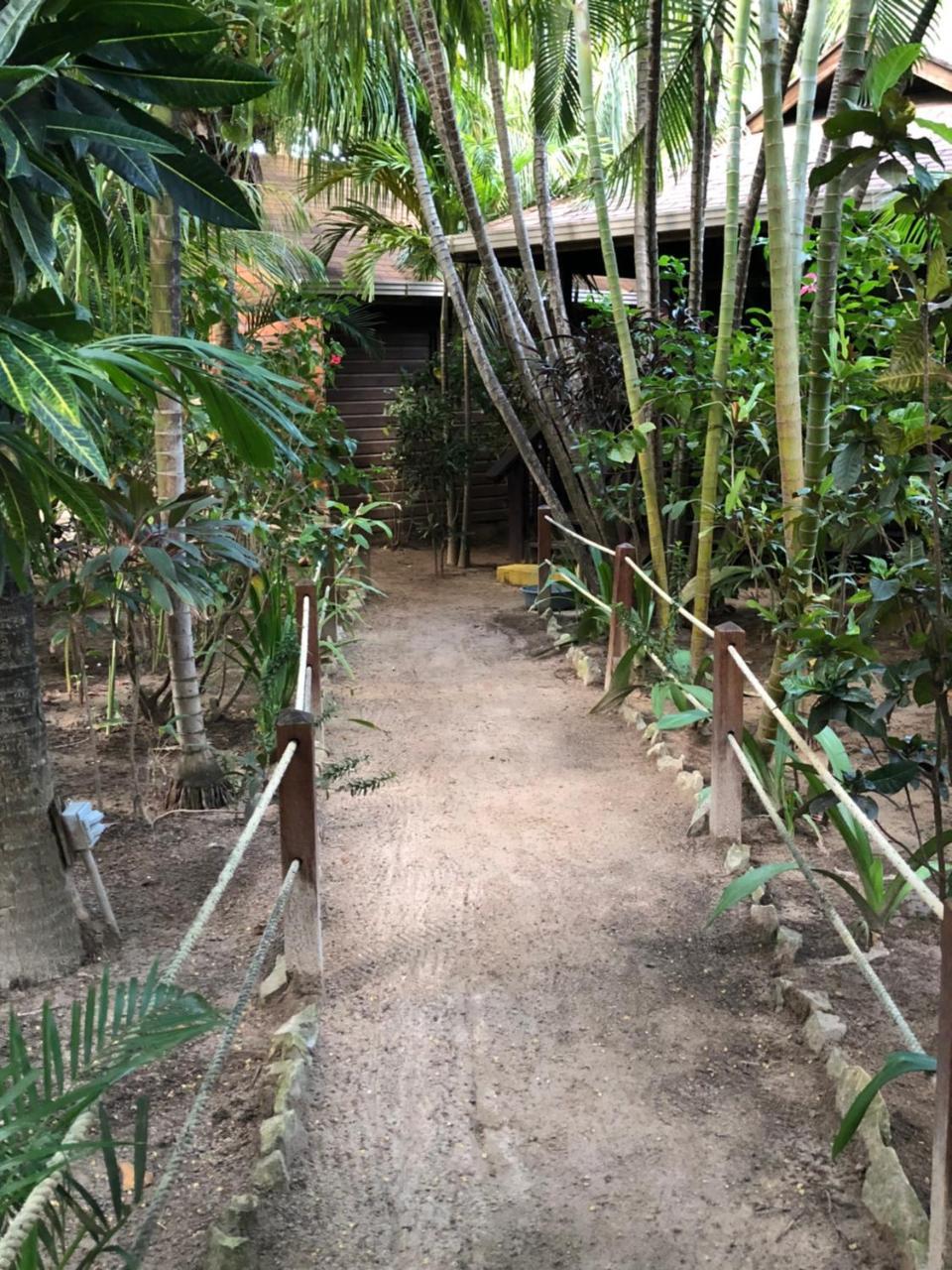 Bananarama Dive & Beach Resort West Bay Exterior foto