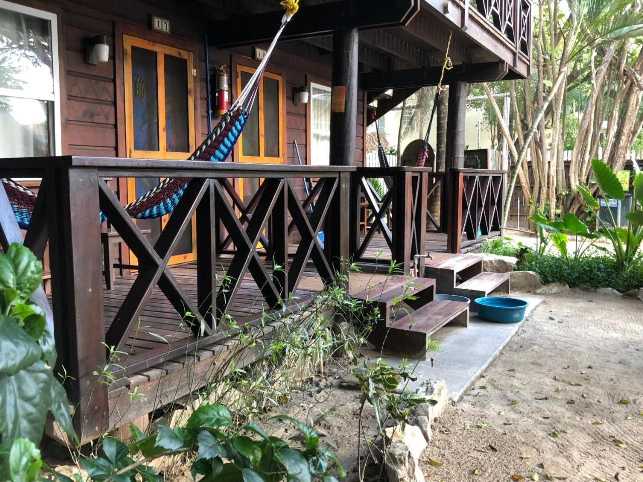 Bananarama Dive & Beach Resort West Bay Exterior foto